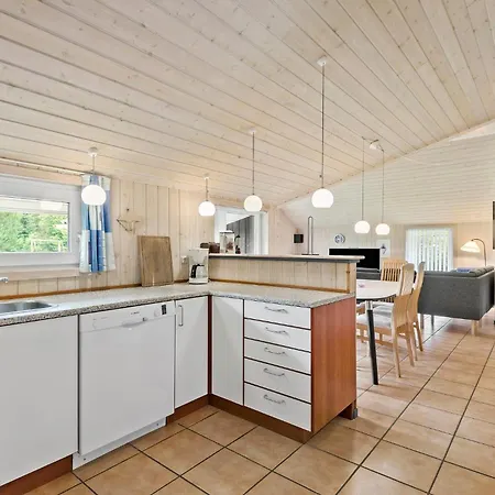3 Bedroom Cozy In *