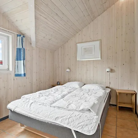 3 Bedroom Cozy In Semesterbostad *