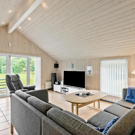 3 Bedroom Cozy In *
