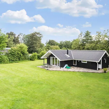 Dom wakacyjny 3 Bedroom Cozy In